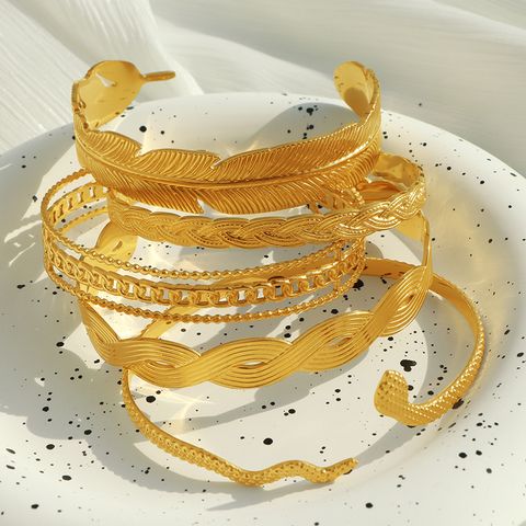 Vintage Style Exaggerated Round Feather Titanium Steel Irregular Hollow Out 18k Gold Plated Bangle