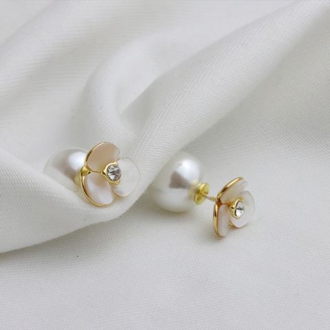 1 Pair Elegant Flower Inlay Brass Artificial Pearls Shell Gold Plated Ear Studs