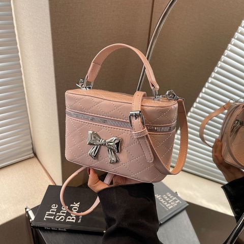 Women's Pu Leather Lingge Classic Style Sewing Thread Zipper Handbag