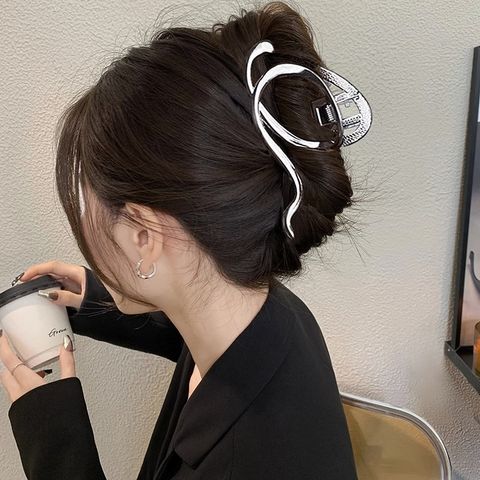 Women's Simple Style Irregular Metal Plating Hair Claws