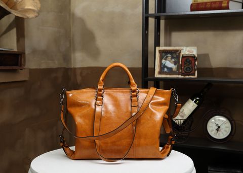 Women's Large Pu Leather Solid Color Classic Style Zipper Handbag