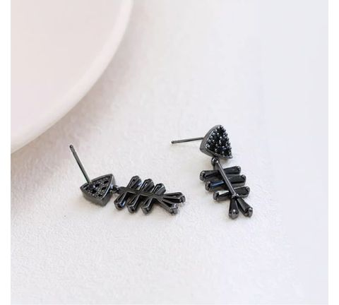1 Pair Simple Style Fish Plating Inlay Copper Zircon Ear Studs
