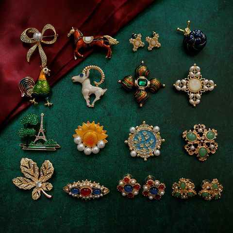 Retro Ethnic Style Animal Flower Bow Knot Alloy Plating Inlay Rhinestones Pearl Women's Brooches
