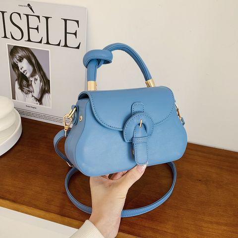 Women's Small Pu Leather Solid Color Streetwear Cloud Shape Magnetic Buckle Handbag