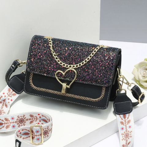 Women's Small Pu Leather Heart Shape Solid Color Vintage Style Zipper Crossbody Bag