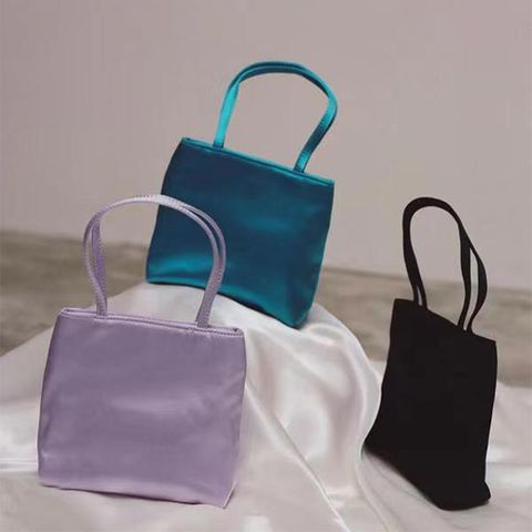 Women's Medium Satin Solid Color Elegant Magnetic Buckle Handbag