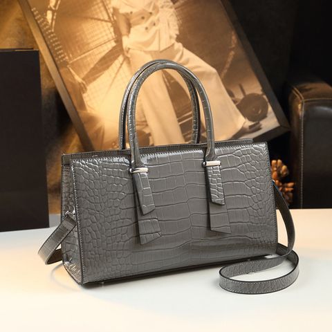 Women's Medium Pu Leather Solid Color Fashion Zipper Handbag
