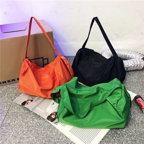 Women's Medium Nylon Canvas Solid Color Basic Zipper Shoulder Bag