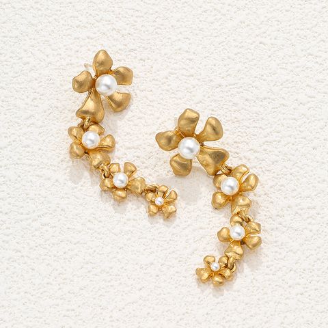 1 Pair Simple Style Classic Style Flower Plating Imitation Pearl Alloy Gold Plated Drop Earrings