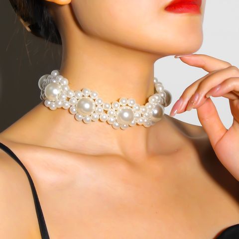 Retro Sweet Flower Plastic Resin Beaded Women's Necklace