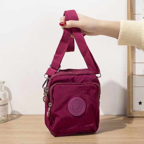 Women's Medium Nylon Solid Color Basic Zipper Crossbody Bag