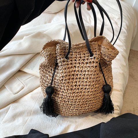Women's Straw Solid Color Vacation Tassel Bucket String Straw Bag