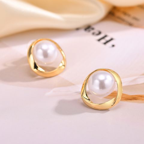 1 Pair Simple Style Geometric Inlay Copper Alloy Artificial Pearls 18K Gold Plated Ear Studs
