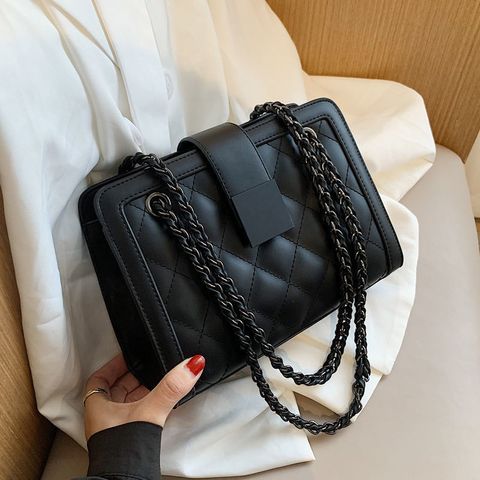 Women's Medium Pu Leather Solid Color Lingge Elegant Classic Style Zipper Shoulder Bag