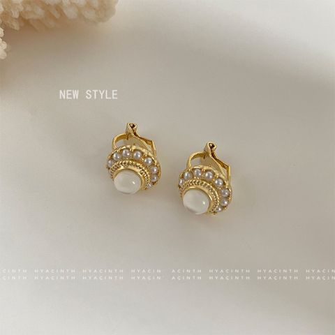 1 Pair Elegant Vintage Style Round Inlay Copper Artificial Gemstones Artificial Pearls 18K Gold Plated Ear Studs