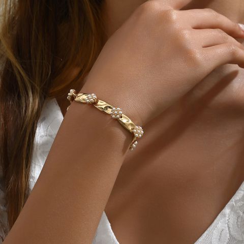 Simple Style Solid Color Alloy Zinc Inlay Pearl Women's Bracelets