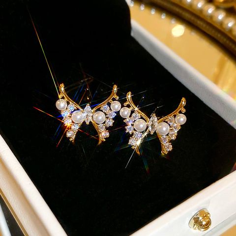 1 Pair Elegant Shiny Butterfly Inlay Copper Artificial Pearls Zircon 14K Gold Plated Ear Studs