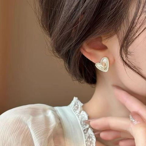 1 Pair IG Style Sweet Heart Shape Flower Inlay Alloy Pearl Silver Plated Ear Studs