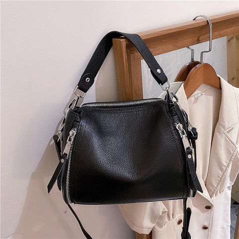 Women's Medium Leather Solid Color Classic Style Square Zipper Handbag