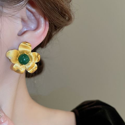 1 Pair Elegant Vintage Style Lady Flower Inlay Alloy Resin Ear Studs