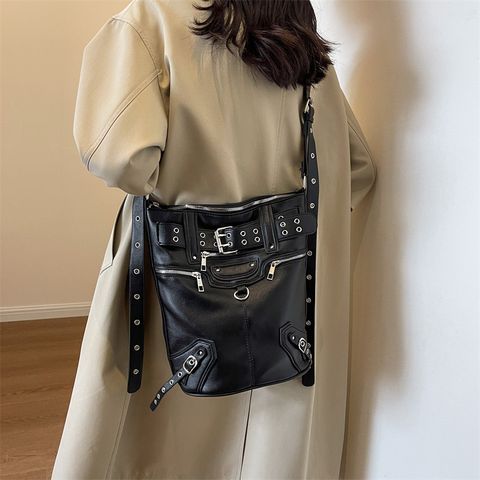 Women's Large Pu Leather Solid Color Vintage Style Streetwear Rivet Zipper Tote Bag