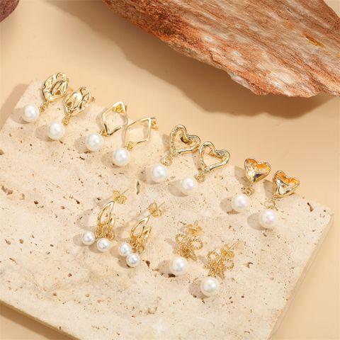 1 Paire Style Simple Forme De Cœur Incruster Le Cuivre Shell Perles Plaqué Or 14K Boucles D'Oreilles