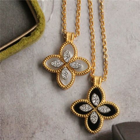 Retro Four Leaf Clover Copper Plating Inlay Zircon Gold Plated Pendant Necklace