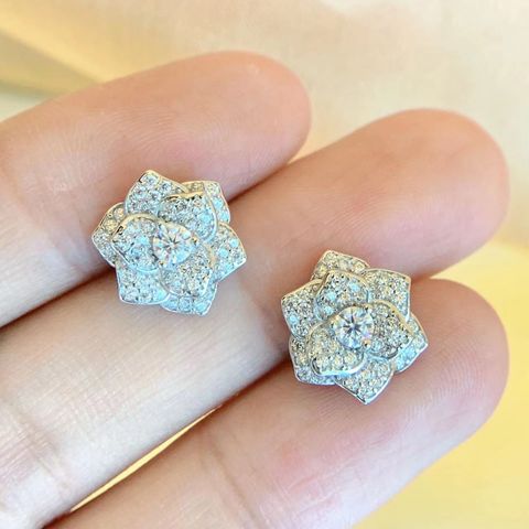 Basic Flower Sterling Silver Plating Moissanite Ear Studs 1 Pair