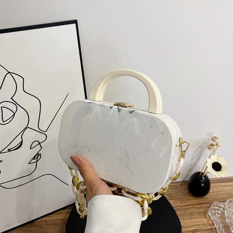 Women's Small Arylic Solid Color Streetwear Magnetic Buckle Handbag