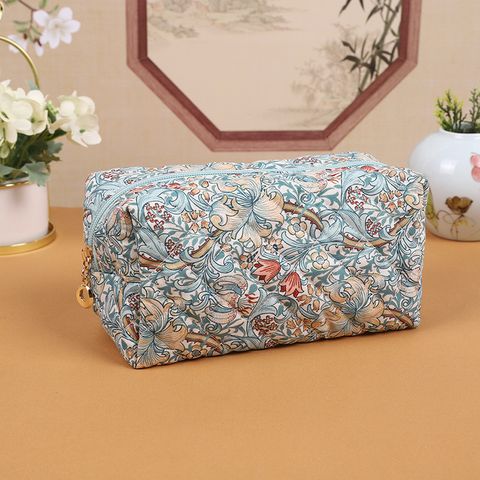 Women's Polyester Flower Vintage Style Pillow Shape Zipper Cosmetic Bag Wash Bag