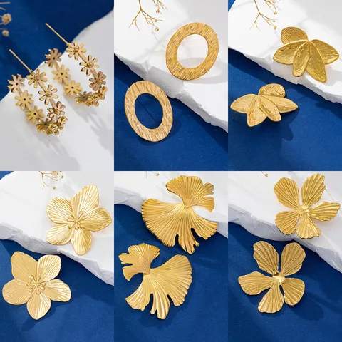 1 Paire Style IG Élégant Dame Feuille Fleur Placage Acier Inoxydable 316 Acier Au Titane Plaqué Or 18K Boucles D'oreilles Cerceau Boucles D'Oreilles