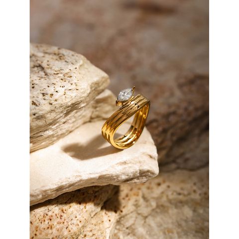 Acero Inoxidable 304 Chapados en oro de 18k Estilo IG Estilo Simple Embutido Ondas Ojo De Caballo Diamantes De Imitación Anillos