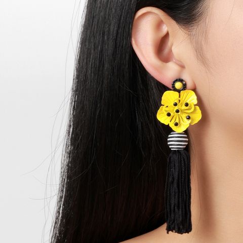 Estilo Simple Flor Aleación Borla Mujeres Aretes