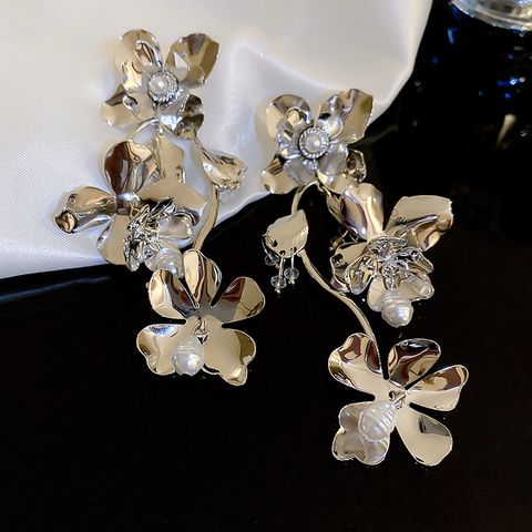 1 Pair Retro Sweet Flower Crystal Inlay Alloy Artificial Pearls Drop Earrings