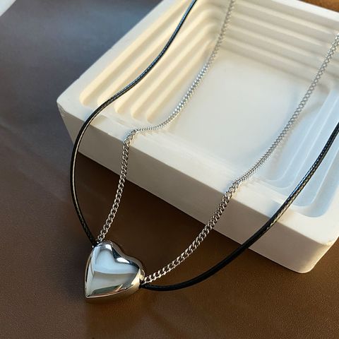 Rostfreier Stahl Titan Stahl Einfacher Stil Klassischer Stil Herzform Geschichtete Halskette