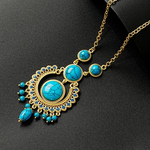 Classical Retro Queen Geometric Alloy Inlay Turquoise Gold Plated Women's Pendant Necklace