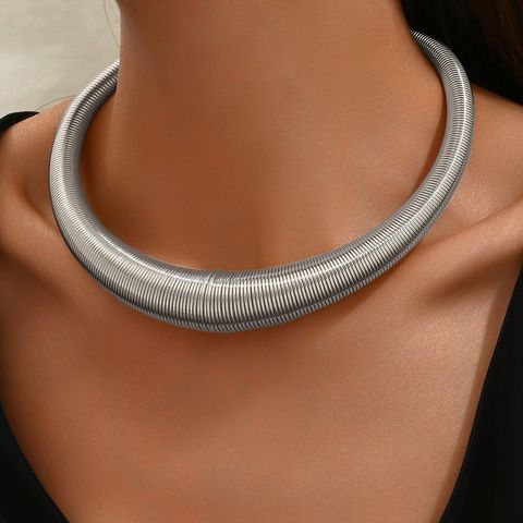 Retro Simple Style Solid Color Alloy Women's Choker