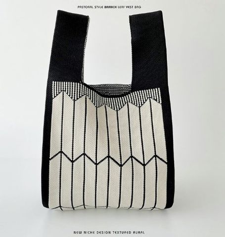 Women's Medium Polyester Color Block Streetwear Open Handbag