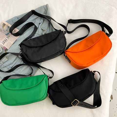 Women's Medium Nylon Solid Color Basic Classic Style Flip Cover Crossbody Bag