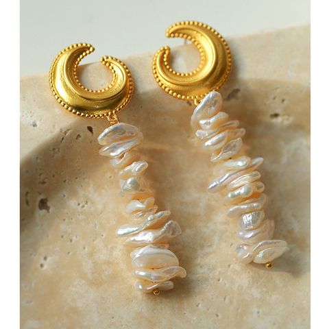 1 Pair Simple Style Moon Pearl Copper Drop Earrings