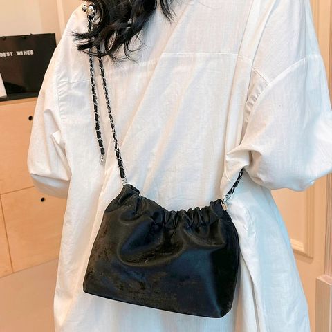 Women's Medium Pu Leather Solid Color Classic Style Streetwear Sewing Thread Bucket Magnetic Buckle Bucket Bag