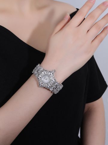 Elegant Glam Luxurious Flower Lathe Buckle Electronic Women's Watches