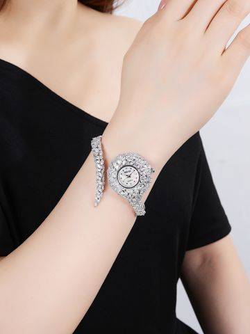 Basic Modern Style Classic Style Round Open Bracelet Watch Electronic Women's Watches