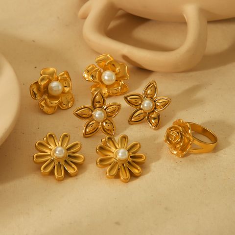 1 Paire Style Vintage À La Française Fleur Polissage Placage Incruster Acier Inoxydable 304 Perles Artificielles Plaqué Or 18K Boucles D'Oreilles