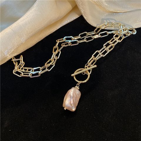 Elegant Baroque Style Geometric Alloy Freshwater Pearl Women's Pendant Necklace