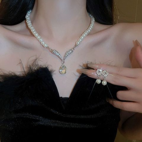 Elegante Nupcial Estilo Moderno Geométrico Color Sólido Aleación Embutido Perla De Imitación Diamantes De Imitación Mujeres Aretes Collar