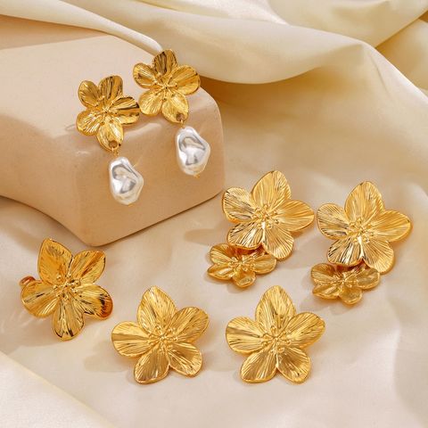 304 Stainless Steel Artificial Pearl 18K Gold Plated French Style Modern Style Classic Style Flower Rings Earrings