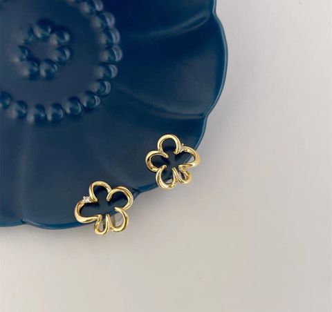 1 Pair Elegant Simple Style Flower Alloy Ear Cuffs