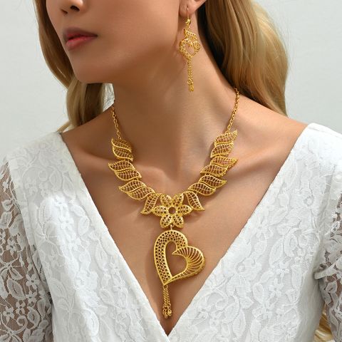 Elegante Nupcial Forma De Corazón Color Sólido Aleación Chapados en oro de 18k Mujeres Aretes Collar
