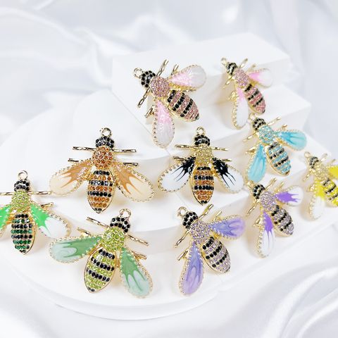 A Pack Of 2 37*30mm Copper Artificial Zircon Bee Pendant
